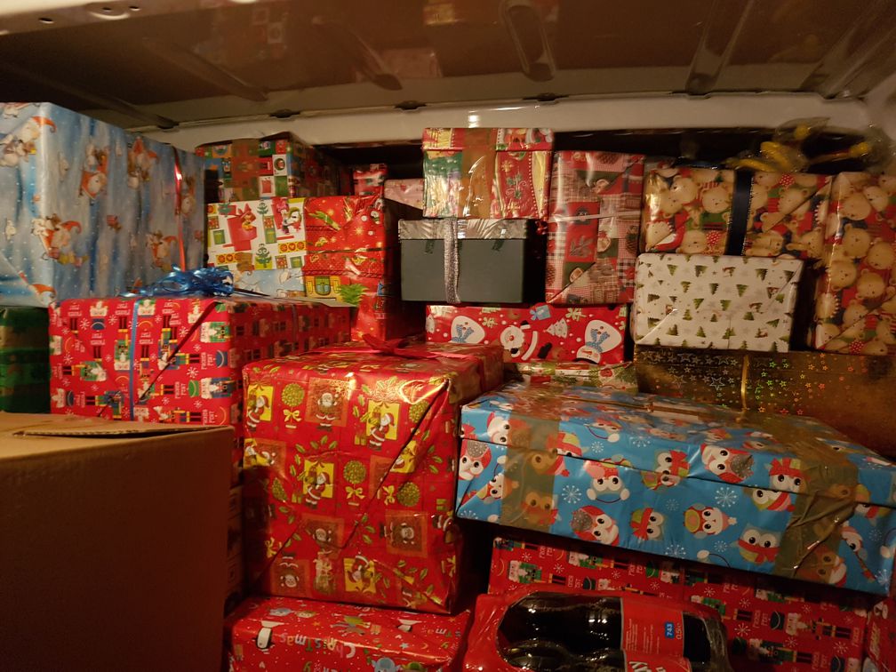 Weihnachtspäckchen packen für bedürftige Kinder in der Ukraine und Moldawien