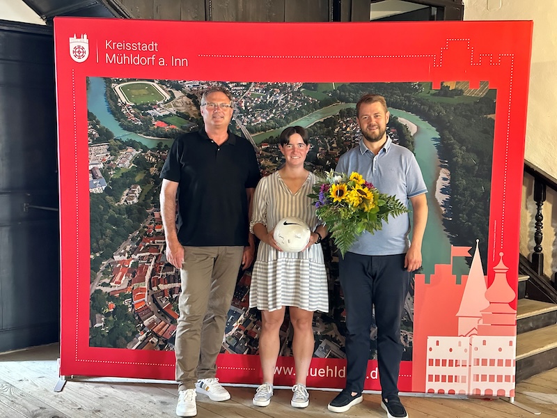 Mühldorf: Stadtmitarbeiterin zweifache Weltmeisterin im Fußballgolf