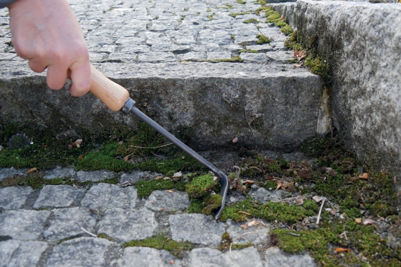 Geschenktipps für Gartenfreunde: Mit cleverem Werkzeug unkrautfreie Beete