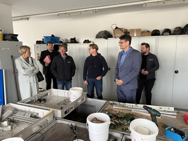 Auf höchstem Niveau: Landrat Max Heimerl besucht das Therapiezentrum Christ in Taufkirchen