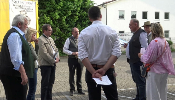 CSU-Generalsekretär Martin Huber stellt sich den Anliegen der Bürgerinitiative in Rott amInn