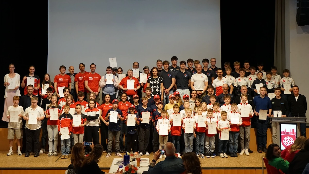 Aktive im Stadtsaal ausgezeichnet